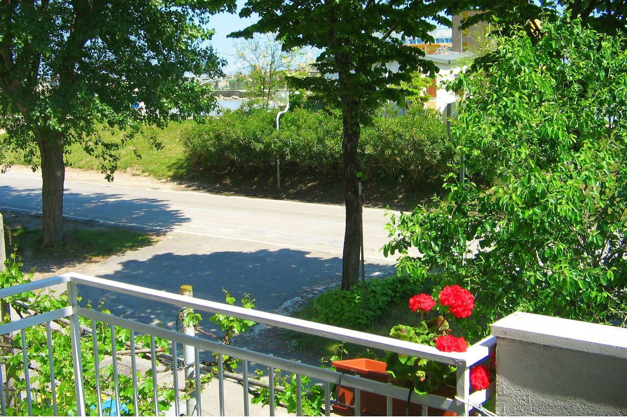 Villa Lauda B&B Rimini Exterior foto