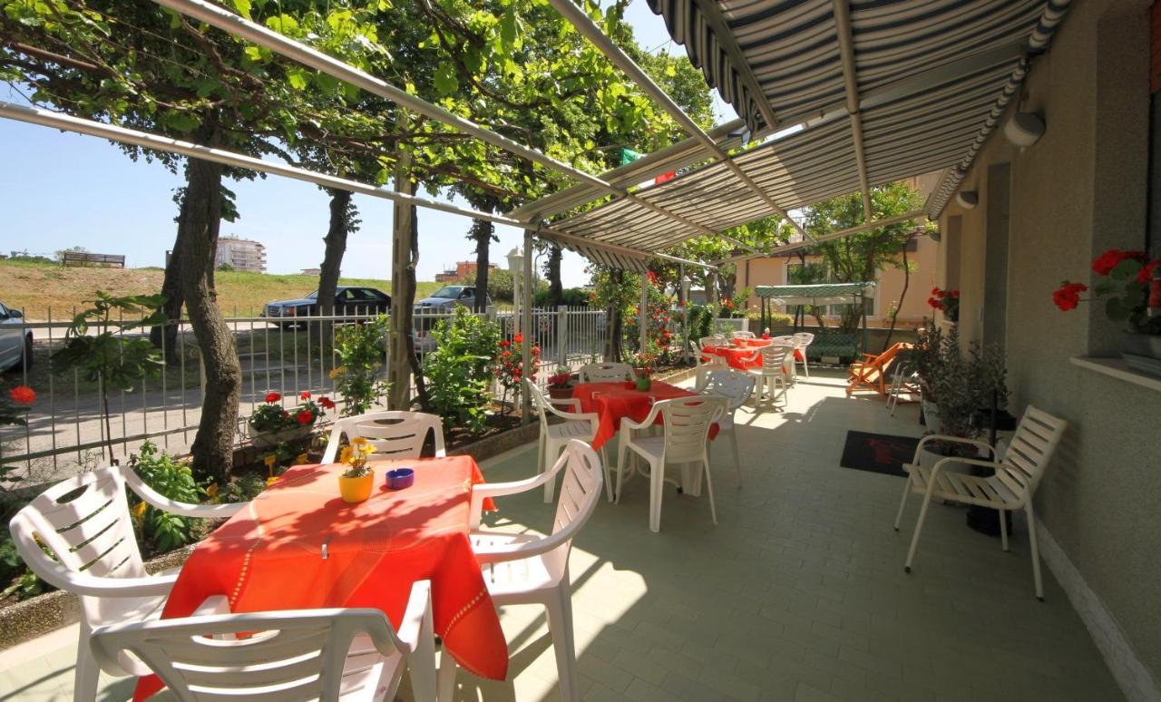 Villa Lauda B&B Rimini Exterior foto